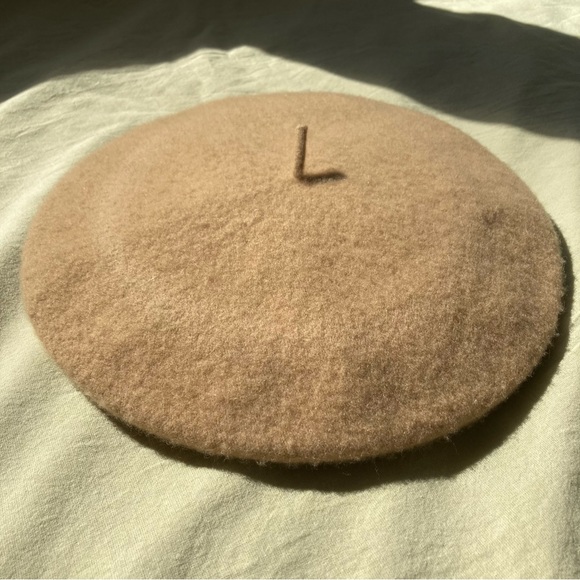 Beige Parkhurst beret, 100% wool - Picture 2 of 3